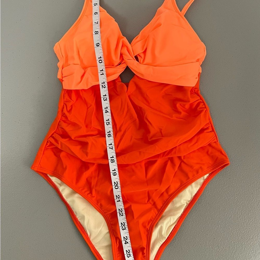 Cupshe Twist Front Color Block One Piece Swimsuit NWT Size Medium Orange Cutout - Picture 11 of 12